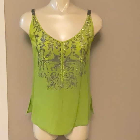 Stunning lime green summer top - Picture 2 of 7